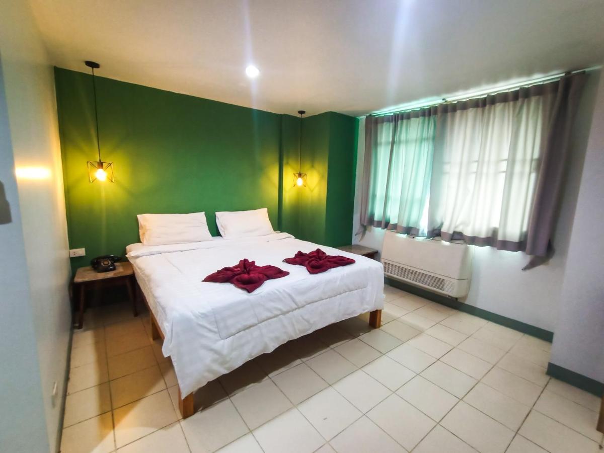 เดอะ มูนเฮาส์ Hotel เชียงใหม่ ภายนอก รูปภาพ