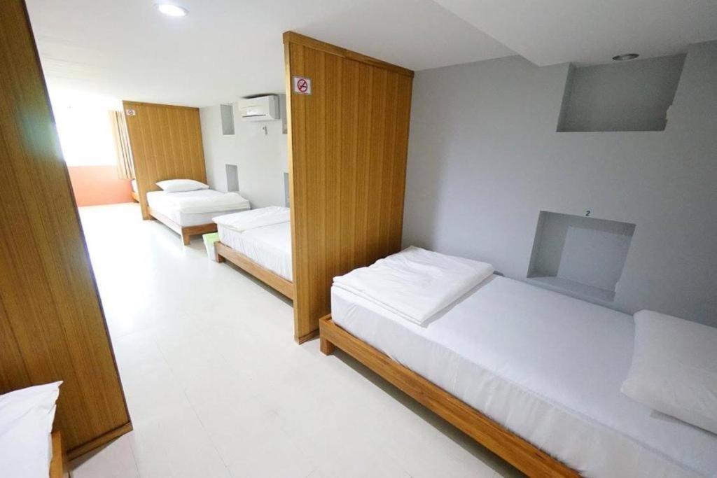เดอะ มูนเฮาส์ Hotel เชียงใหม่ ภายนอก รูปภาพ