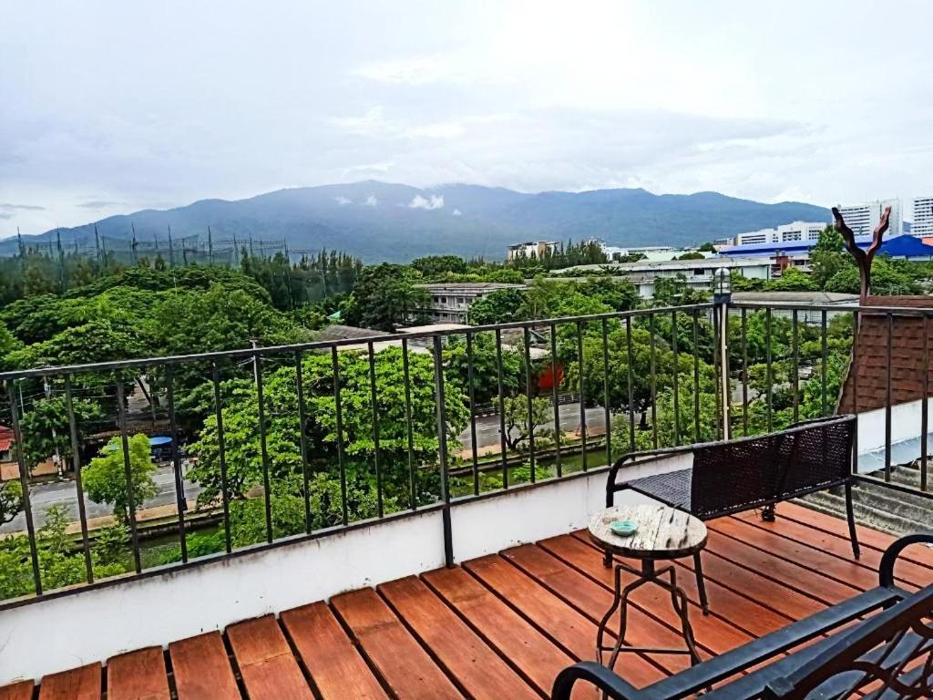 เดอะ มูนเฮาส์ Hotel เชียงใหม่ ภายนอก รูปภาพ